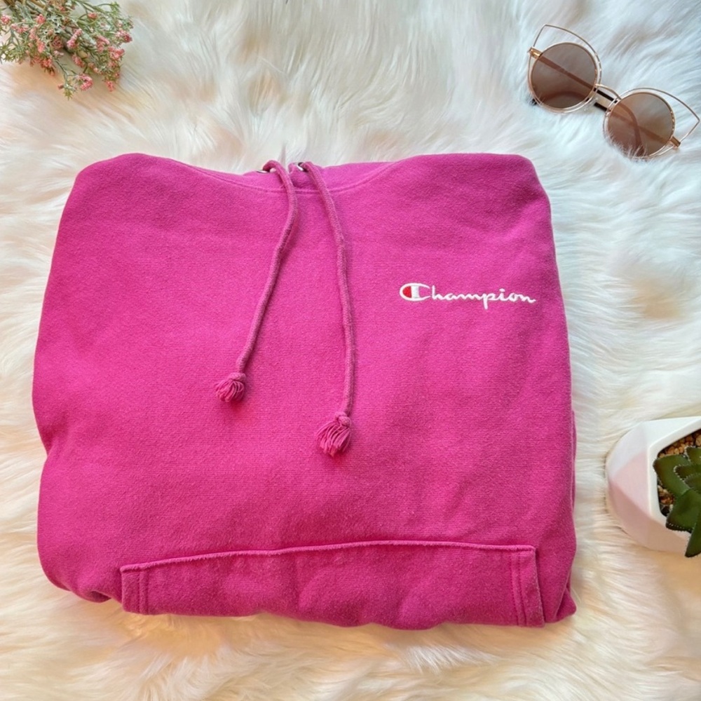 Champion hot pink reverse weave hoodie

Fits oversized like a L-XL